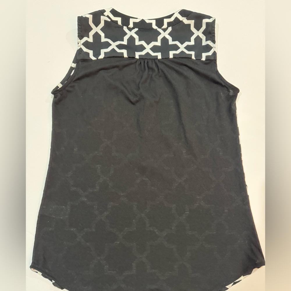 Black White Geometric Print Sleeveless Blouse Minimalist Size S Hanna & Gracie - Picture 2 of 5